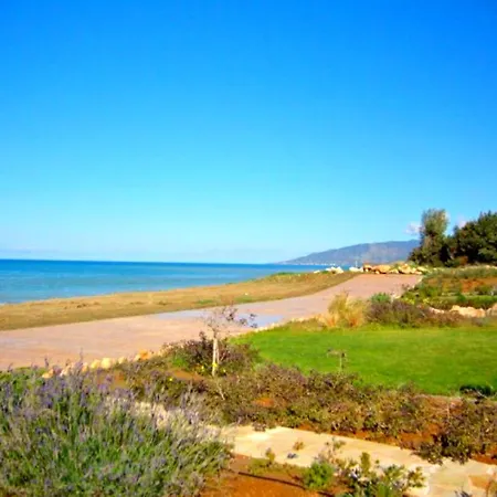 Evianta Sandy Beach Villas *